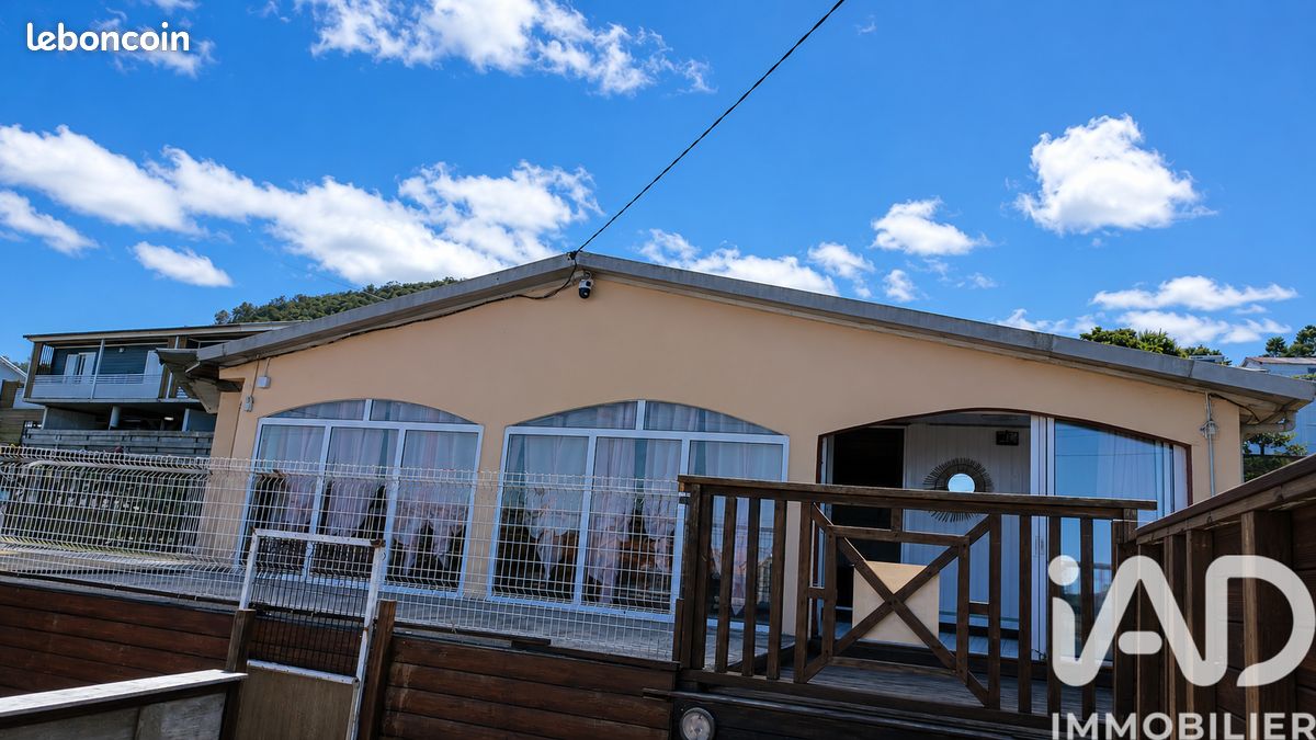 Maison 10 pièces 196 m² · à Le Tampon · 196 m² · 300 000 €