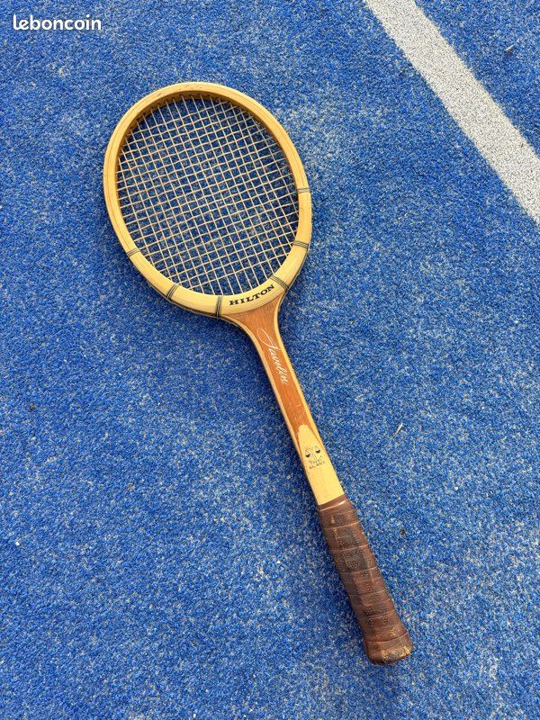 RAQUETTE DE TENNIS vintage hilton Pierre Barthès avec croissillon et housse EUR 16,00 - FR