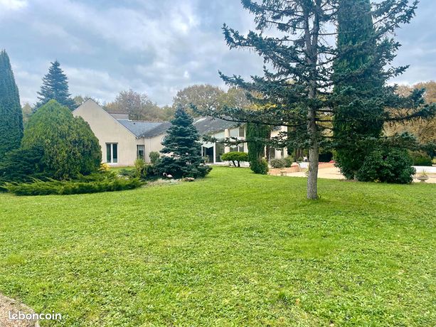 Maison 11 pièces 300 m²
