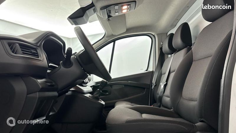 Renault Trafic Véhicule utilitaire ou Société L1H1 3T 2.0 Blue dCi 130ch Confort E6E (image 16)