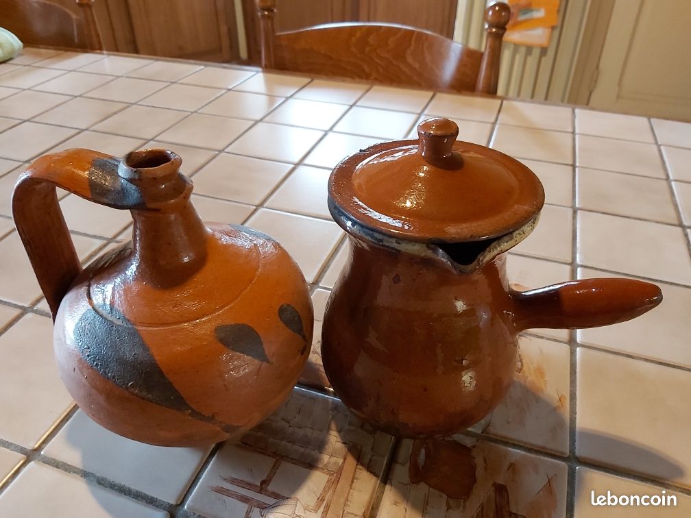 Pichet a alcool et cafetière en terre (image 1)