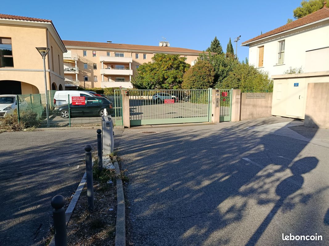 Place de parking (image 1)