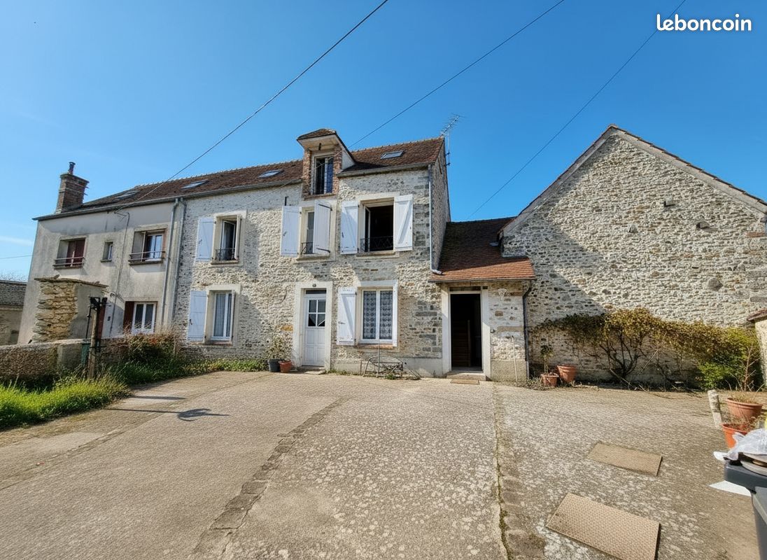 Immeuble 7 pièces 161 m² · à Mormant · 161 m² · 259 000 €