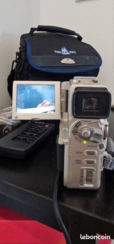 Caméscope Vintage Sony Handycam Vision DCR-PC1E – Mini DV, Argenté, état Fonctionnel