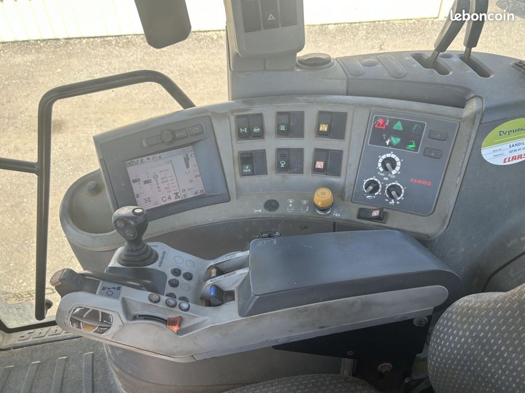Claas ARION 620 (image 9)