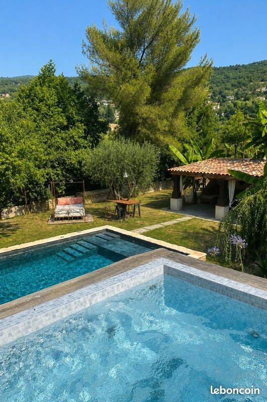 Maison 8 pièces 227 m² · à Grasse · 227 m² · 1 390 000 €