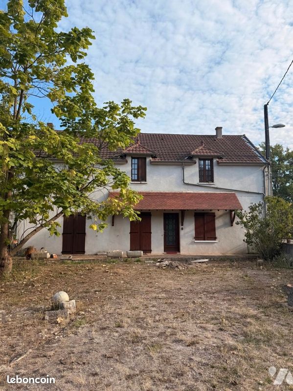 Maison 8 pièces 220 m² · à La Celle-sur-Loire · 220 m² · 137 800 €