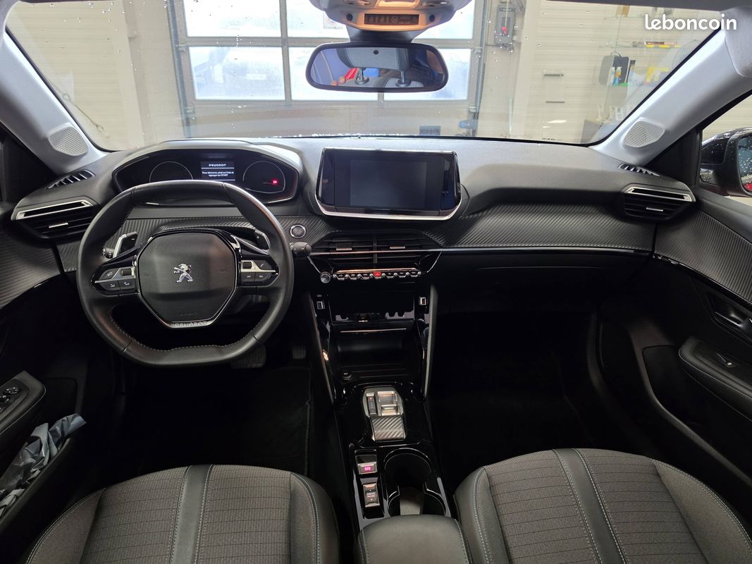 PEUGEOT 208 PureTech 100 S&S EAT8 Allure (image 12)