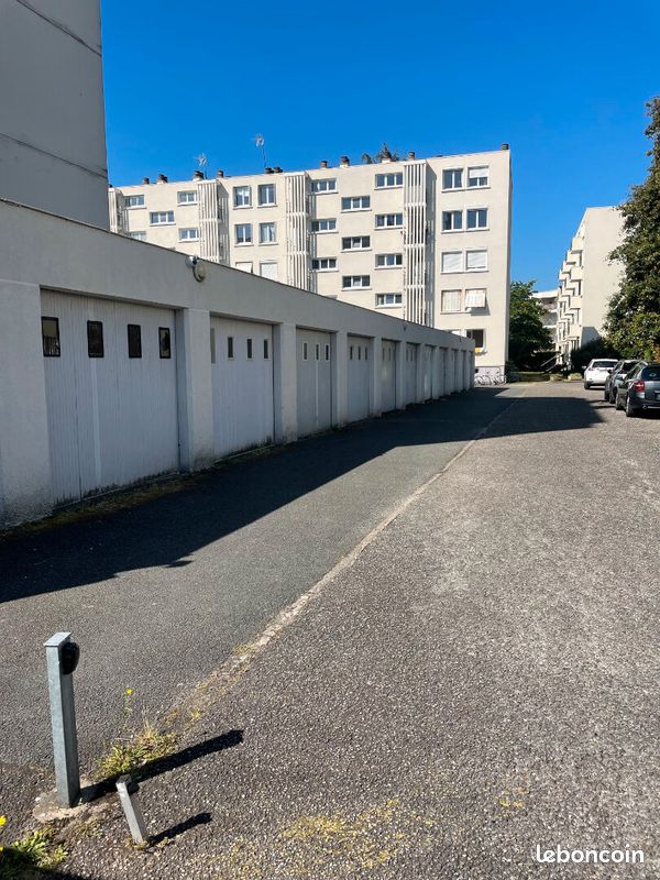 Parking/box BORDEAUX · 120 €/mois