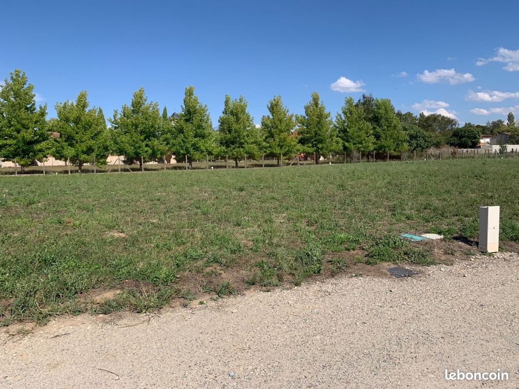 Terrain à bâtir de 479 m2 au prix de 20000 à BRIZAMBOURG (17) · 20 000 €