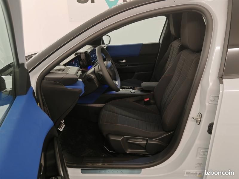 Lancia Ypsilon 1.2 Ibrida 110ch HF Line eDCT6 (image 9)