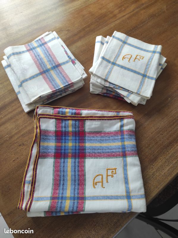 Ensemble nappe et serviettes anciennes (image 1)