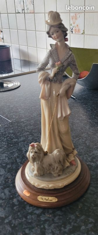 Statuette en porcelaine A. Belcari (image 1)