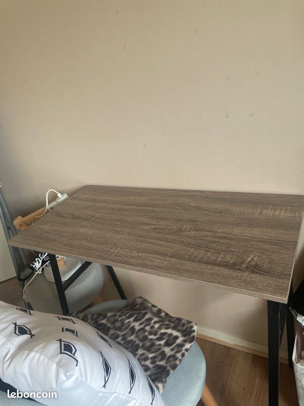 Bureau (image 1)