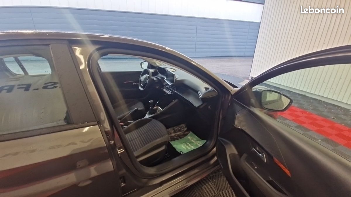 Peugeot 208 PURETECH 100 SS Active Business (image 10)