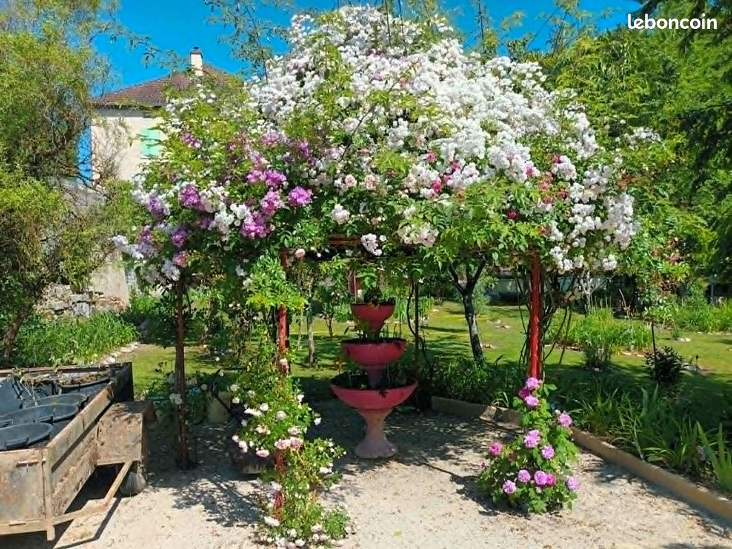 Maison 9 pièces 290 m² · à Montbozon · 290 m² · 294 000 €