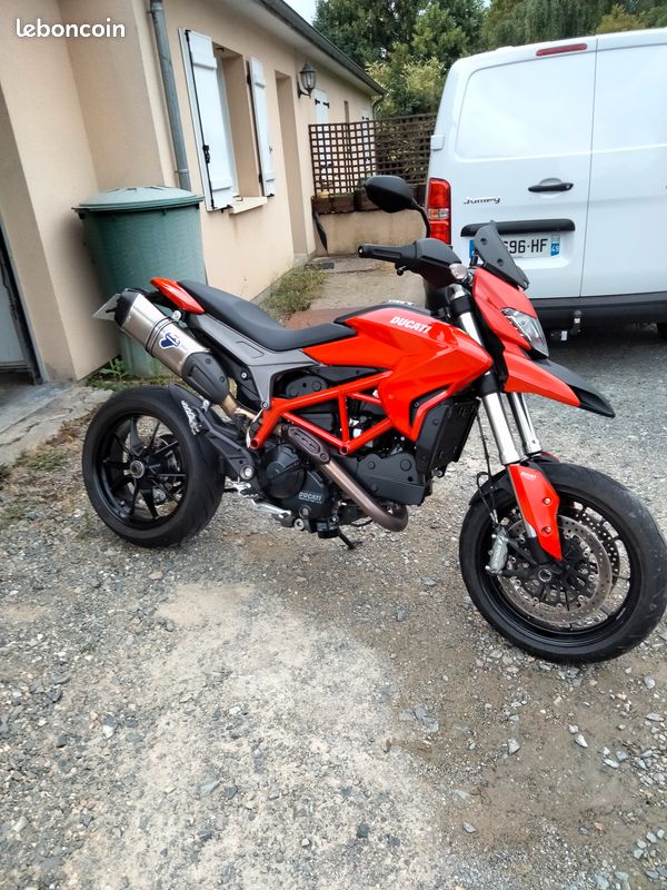 Vend hypermotard 821 (image 1)