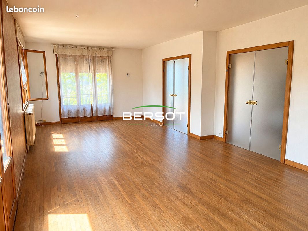 Maison 10 pièces 214 m² · à Vesoul · 214 m² · 164 000 €
