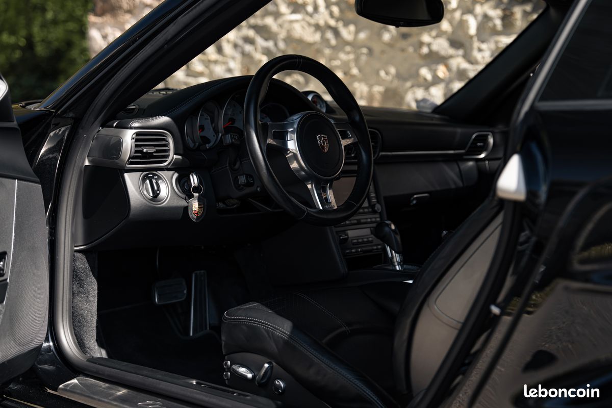PORSCHE 911 (997) TURBO S 530cv | Sport Chrono | Toit Ouvrant | Cuir Étendu | à partir de 2050 /mois (image 7)