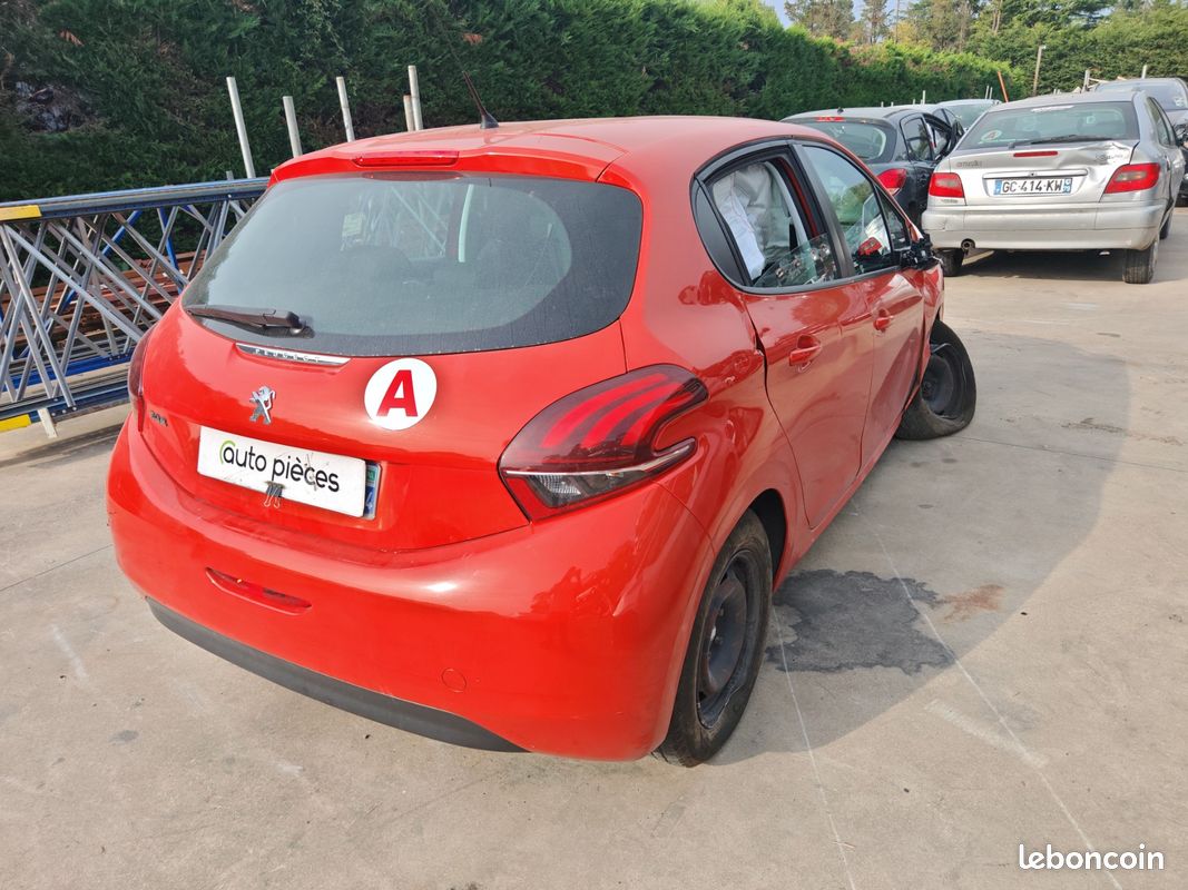 Peugeot 208 1.6 hdi accidentée (image 3)