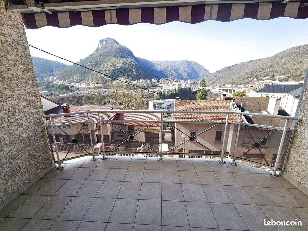 Appartement 4 pièces 109 m² · à Saint-Claude · 109 m² · 158 000 €