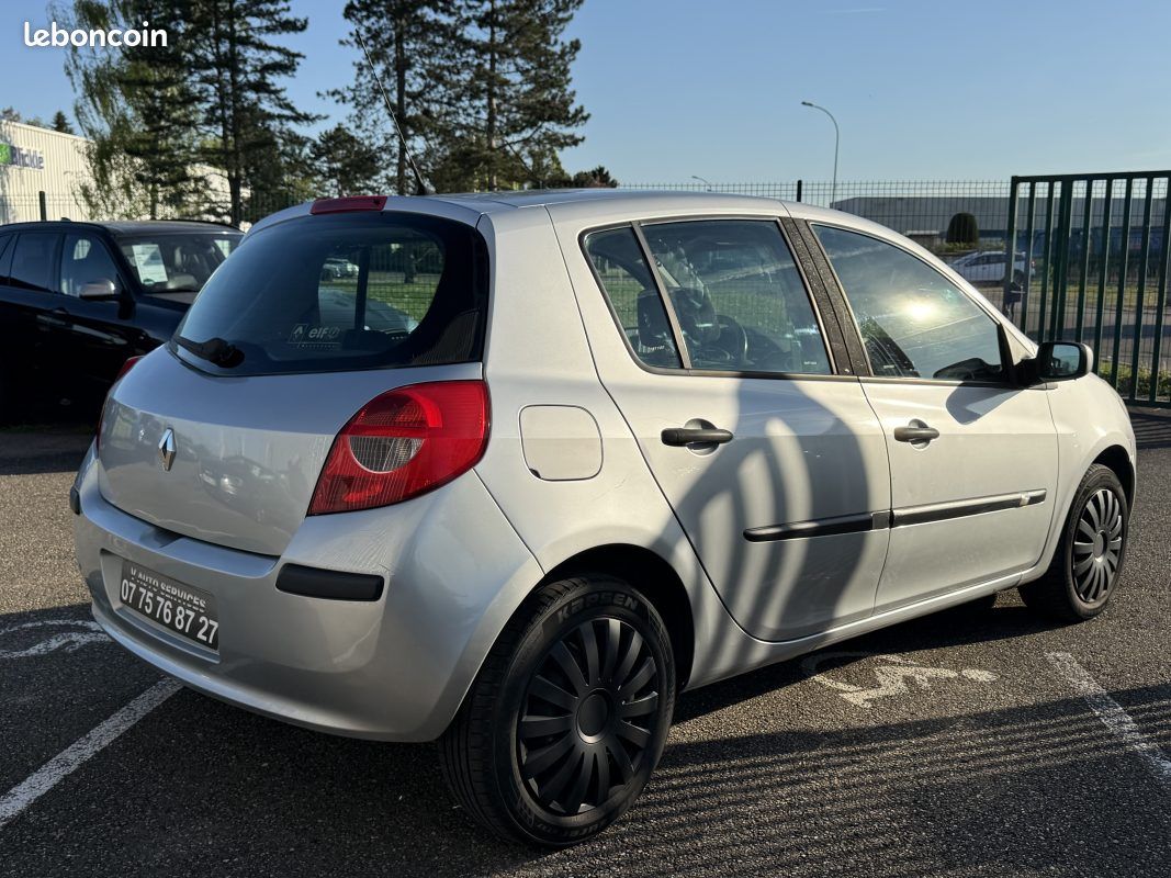 Renault Clio III 1.6 16v 110ch Expression Pour pro ou mécaniciens (image 4)