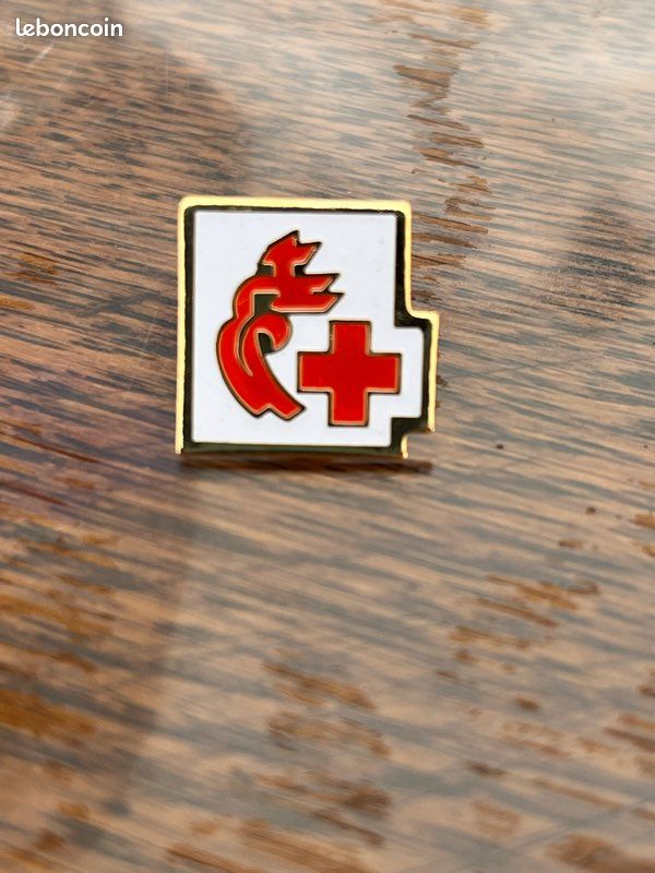 Pin’s Croix-Rouge Vendée (image 2)