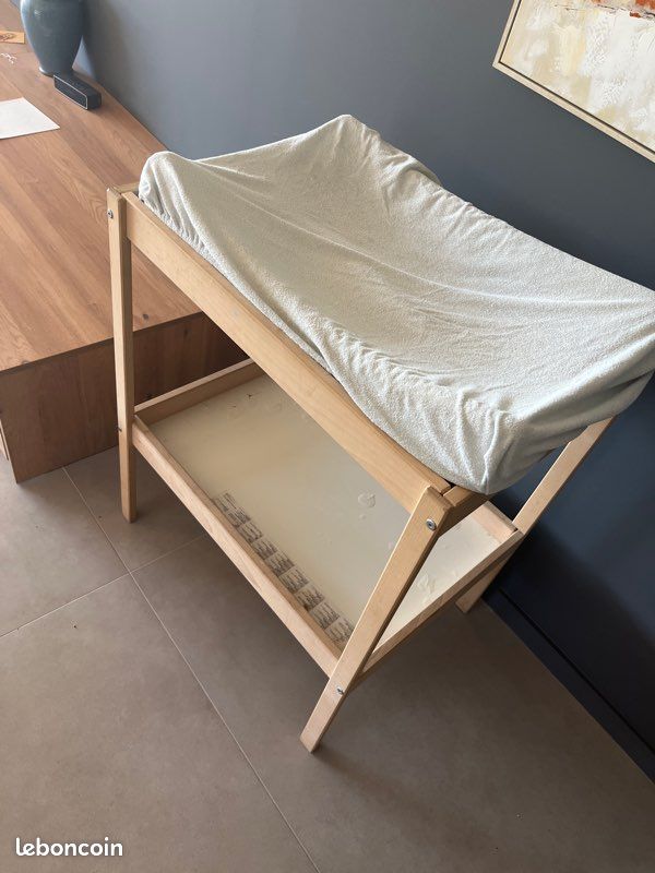 Table à langer. IKEA (image 1)