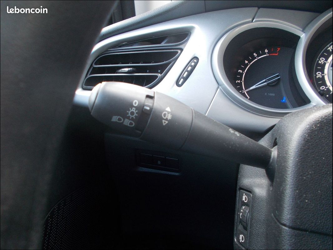 Citroën C3 (2) PureTech 82 BVM Attraction (image 11)