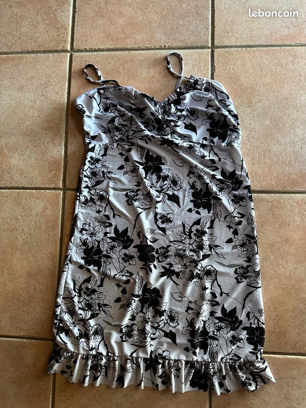 Robe brettelle fleur noire Women Only Taille 38/40 (image 1)