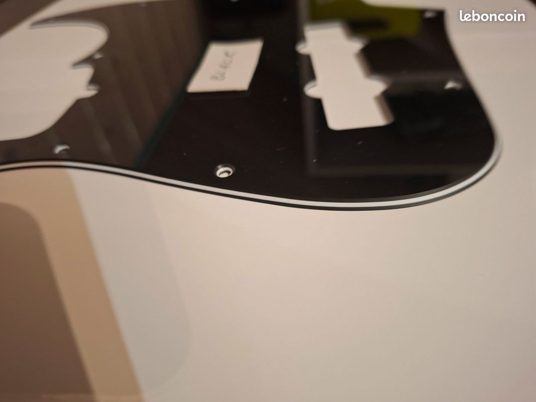 PICKGUARD JAZZ BASS AMERICAN STANDARD BLACK- 3 plis- 10 Trous (image 8)