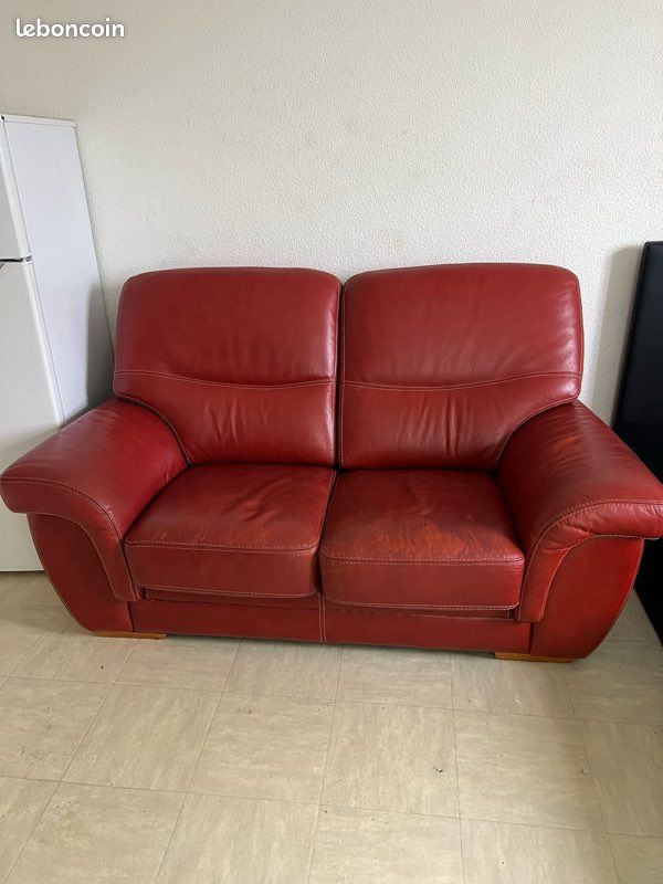 Canapé en cuir rouge en très bonne état (image 1)
