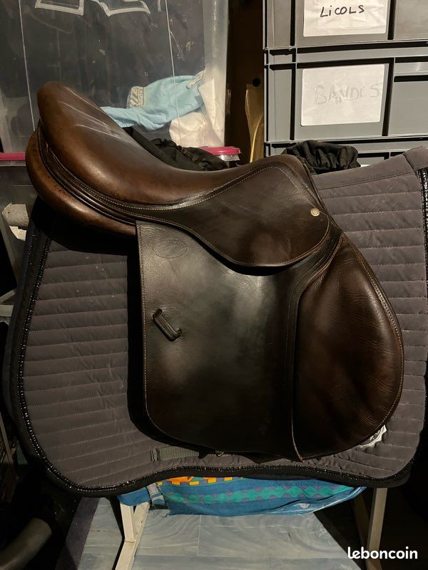 Selle D'équitation Devoucoux Biarritz 17 Pouces, Noir - Occasion Pour Saut D'obstacles