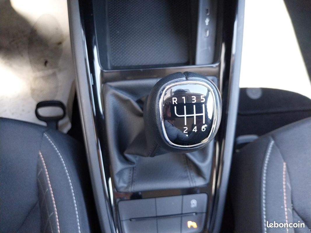 SKODA Kamiq 1.0 TSI Evo 110 ch BVM6 Business (image 20)