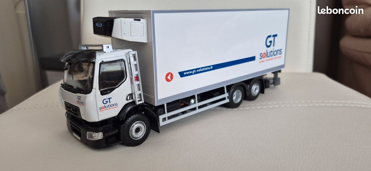 Camion renault porteur eligor 1/43 - Collection