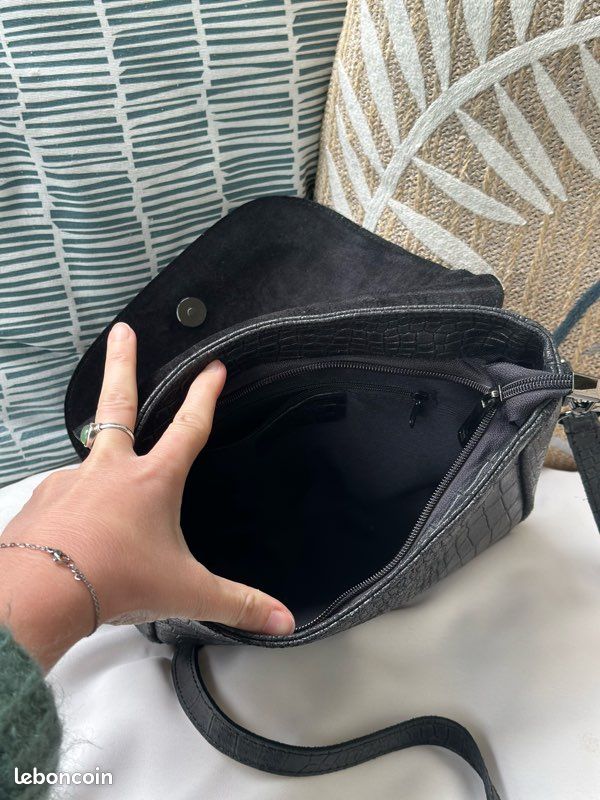Sac bandoulière cuir et daim effet croco noir Vera Pelle – fabriqué en Italie (image 5)