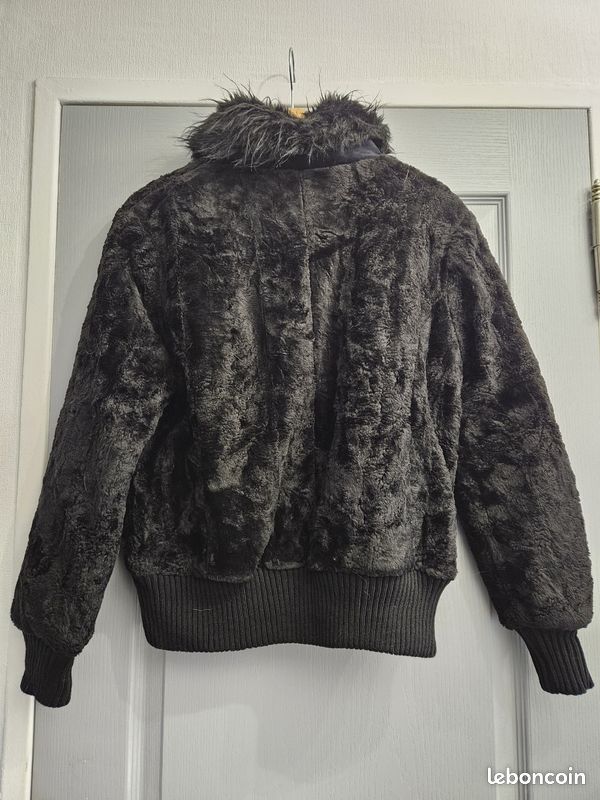 Veste en fausse Fourrure Noir Femme Vero Moda Suialison | Espace des