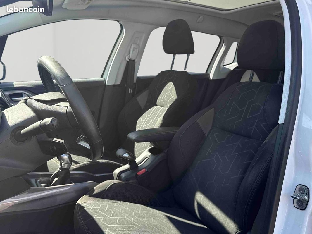 Peugeot 2008 1.2 PureTech 110ch Style S&S (image 11)