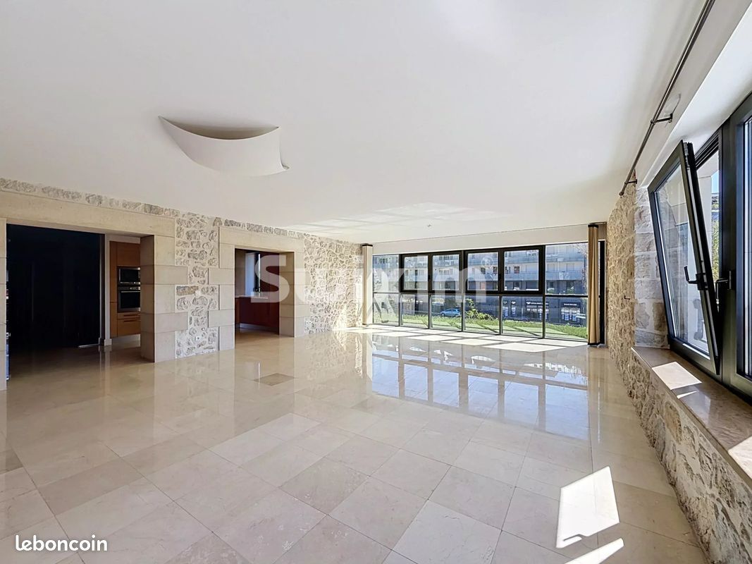 Appartement 4 pièces 137 m² · à Saint-Genis-Pouilly · 137 m² · 570 000 €