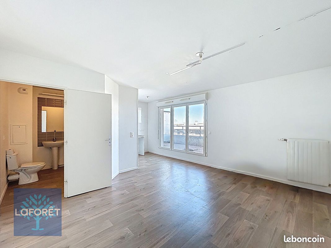 Appartement 1 pièce 28 m² · à Corbeil-Essonnes · 28 m² · 570 €/mois