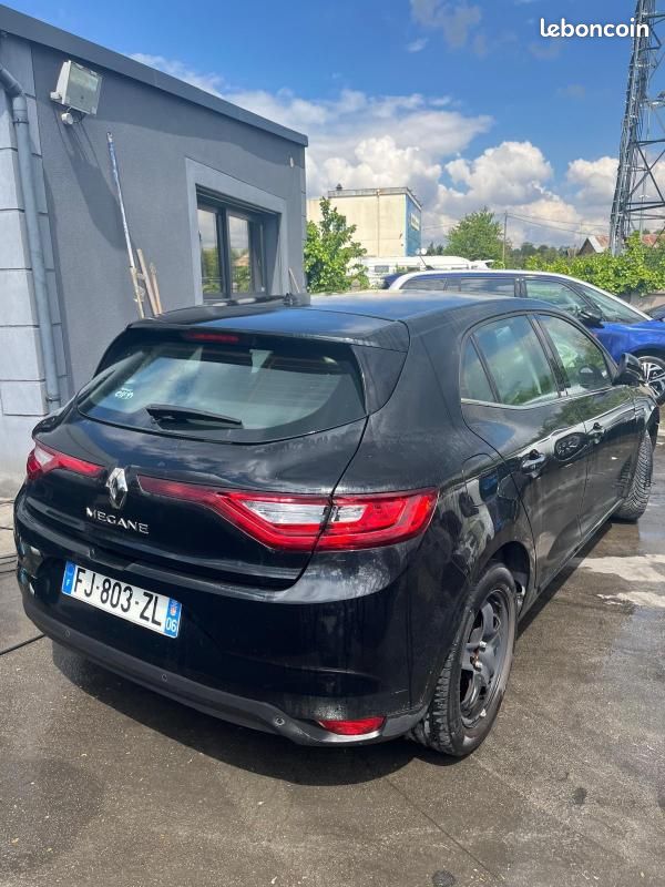 Renault Mégane IV Berline TCe 140 FAP Zen ACCIDENTEE (image 3)