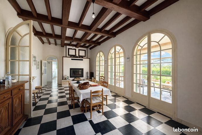 Propriété 12 pièces 300 m²