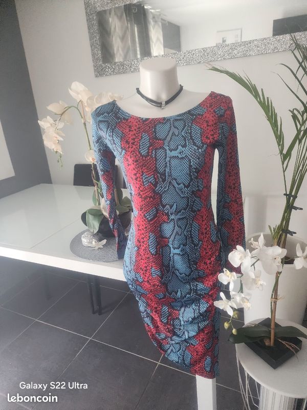 Une robe imprimée taille 36 marque NA-KD (image 3)