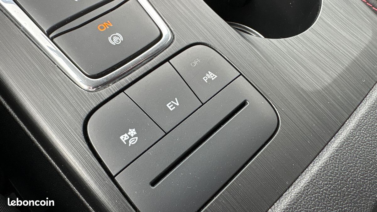 FORD Kuga 2.5 Duratec 225 ch PHEV Powershift ST-Line (image 23)