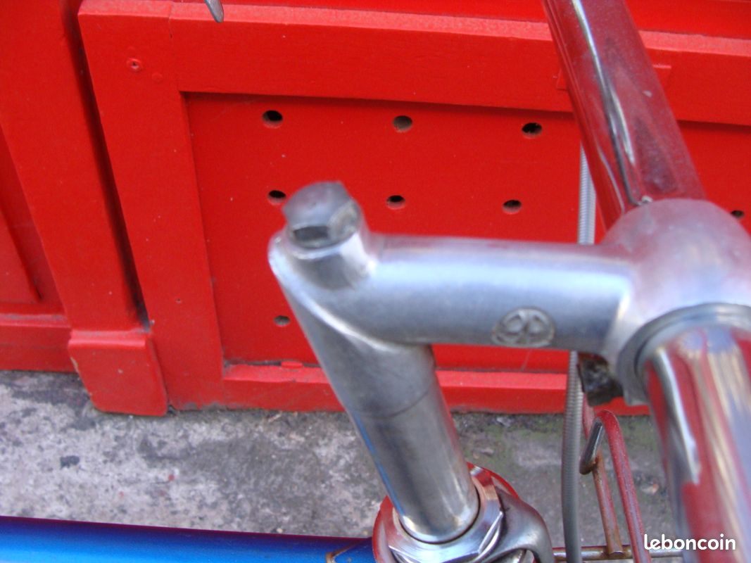 Vélo Porteur de ville Spécial CNC double porte bagages 1965 Bleu 3 vitesses au cadre, Cadre M T56 avec les roues en 650 x 35 B (roues de randonneuse) assez léger 12 kgs. Pneus Michelin World Tour (image 10)