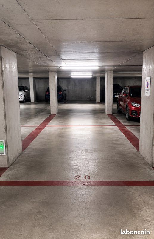 Place de parking 143 boulevard baille · à Marseille · 24 490 €