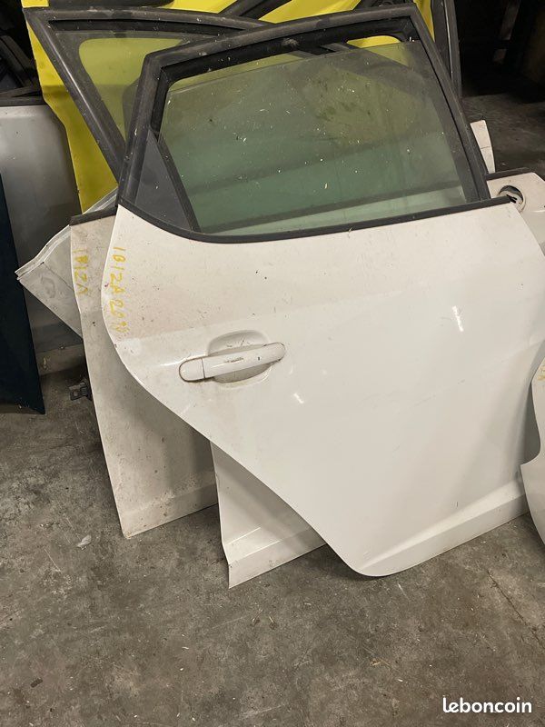 Portes et hayon avant arrière seat ibiza 2013 (image 1)