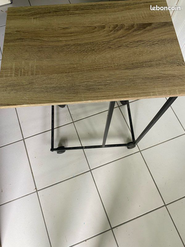 Petite table à roulettes (image 1)