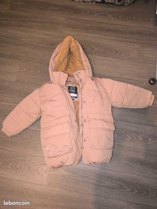 Gros lot de vêtements chaussures pour fille 4 ans/6ans chaussures pointure(25/30) (image 20)