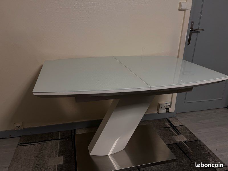 Table à manger (image 1)